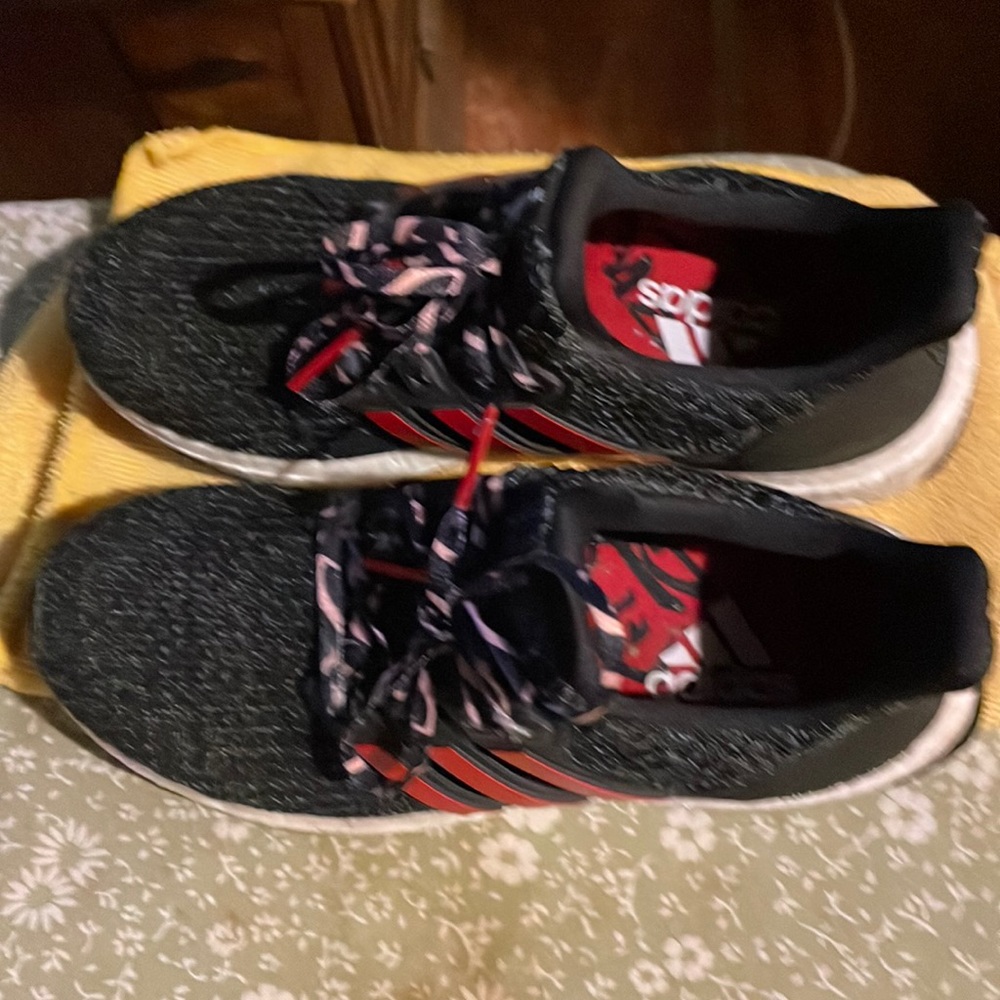 Adidas ultra-boost size 4 1/2 in big kids size 6 in woman unisex
